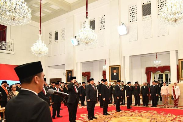 Terima Tanda Kehormatan dari Presiden, Jaksa Agung